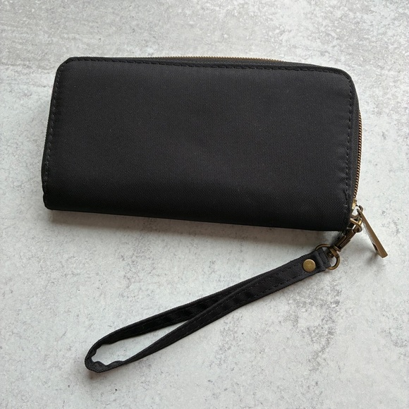 Travelon Black Wallet Wristlet Gold Zipper - Picture 3 of 11